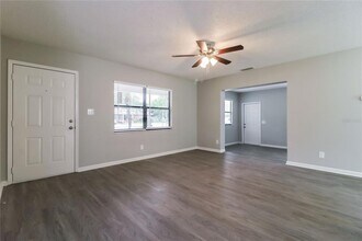 8911 Navajo Ave in Tampa, FL - Foto de edificio - Building Photo