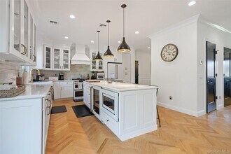 580 Stars Rd in East Marion, NY - Building Photo - Building Photo