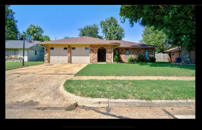 1615 Camelot Dr in Norman, OK - Building Photo - Building Photo