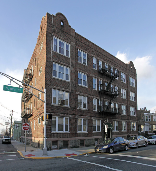 2801-2807 Summit Ave in Union City, NJ - Foto de edificio - Building Photo