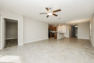 15425 Broad Brush Dr in Sun City Center, FL - Foto de edificio - Building Photo