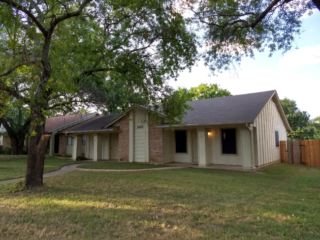 property at 1620 W Braker Ln
