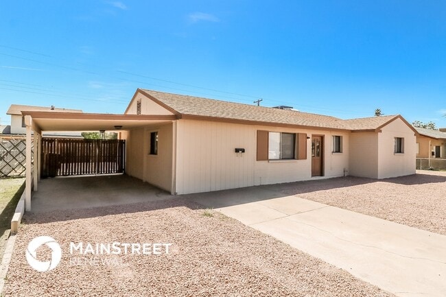 8135 W Clarendon Ave in Phoenix, AZ - Building Photo - Building Photo