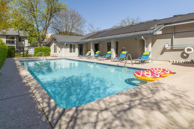 The Arbors in Davis, CA - Building Photo - Building Photo