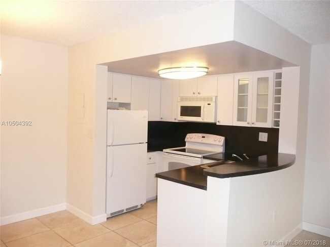 670 NW 85th Pl-Unit -11-107 in Miami, FL - Foto de edificio - Building Photo