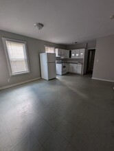 370 Dixwell Ave, Unit 2 in New Haven, CT - Building Photo - Building Photo