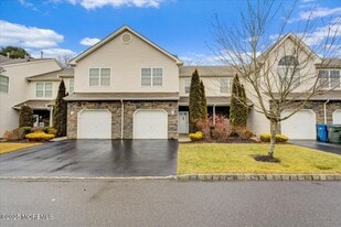 28 Santa Rosa Ln in Tinton Falls, NJ - Building Photo