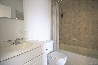 2507 Whispering Hls in Chestertown, NY - Foto de edificio - Building Photo