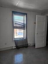 771 Dwight St, Unit 3R in Holyoke, MA - Building Photo - Building Photo