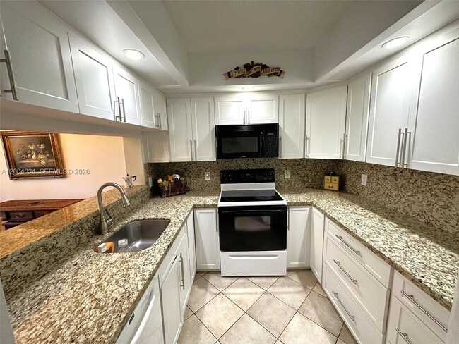 12551 SW 16th Ct in Pembroke Pines, FL - Building Photo - Building Photo