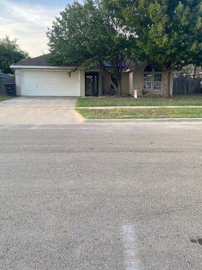 property at 3201 Woodrow Dr