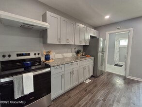98 Congress St in Cohoes, NY - Building Photo - Building Photo