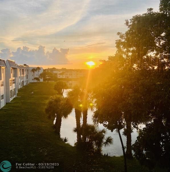 8280 Sunrise Lakes Blvd-Unit -302 in Sunrise, FL - Building Photo - Building Photo