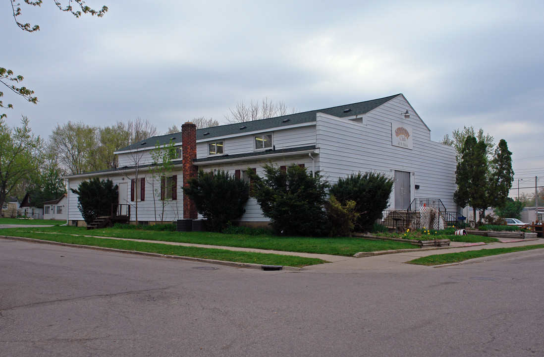 60 N Tilden Ave in Waterford, MI - Foto de edificio