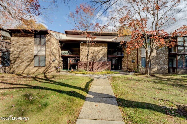 178 Amberly Dr in Englishtown, NJ - Building Photo - Building Photo