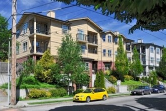 Orliss Apartment (Garden Court) in Seattle, WA - Building Photo - Building Photo