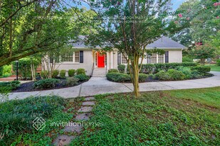 8433 Dunsinane Dr in Charlotte, NC - Building Photo