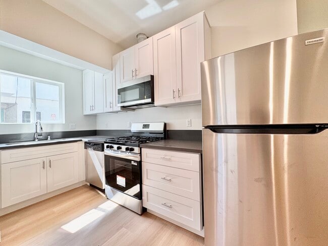 1135 S Doheny Dr in Los Angeles, CA - Building Photo - Building Photo
