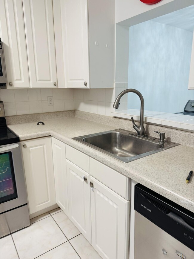 2940 SW 22nd Ave in Delray Beach, FL - Foto de edificio - Building Photo