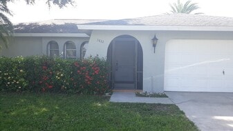 3832 SE 7th Ave in Cape Coral, FL - Building Photo