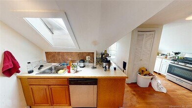 382 Crown St in New Haven, CT - Building Photo - Building Photo