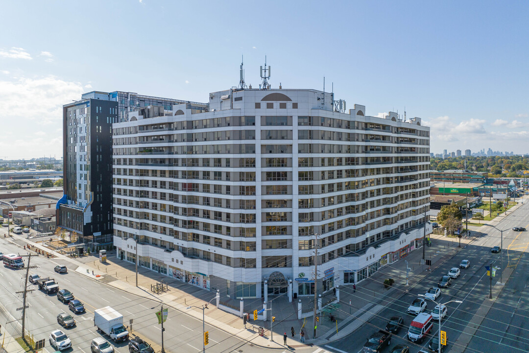 Aldebrain Tower in Toronto, ON - Building Photo