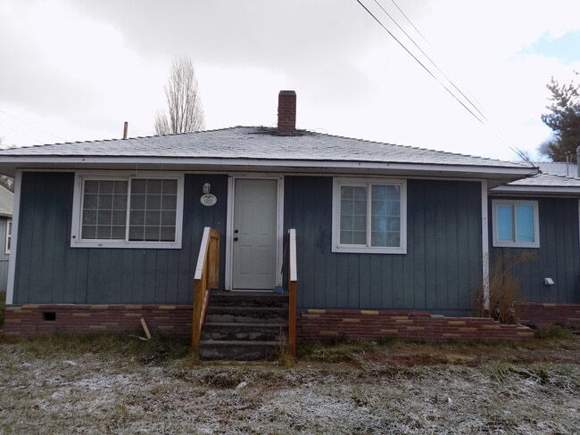 1865 Hope St in Klamath Falls, OR - Building Photo - Building Photo