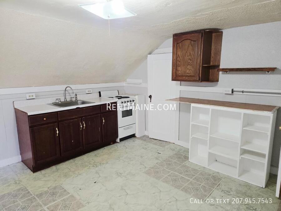 67 Cedar St in Bangor, ME - Building Photo