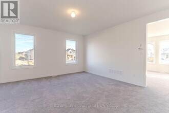 17 Baycroft Blvd in Angus, ON - Building Photo - Building Photo