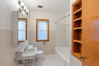 1519 Adams St NE, Unit 1 in Minneapolis, MN - Foto de edificio - Building Photo