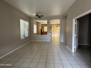 231 E Krista Way in Tempe, AZ - Foto de edificio - Building Photo