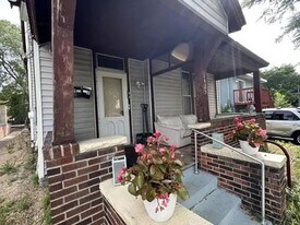 1425 6th St SE in Minneapolis, MN - Building Photo