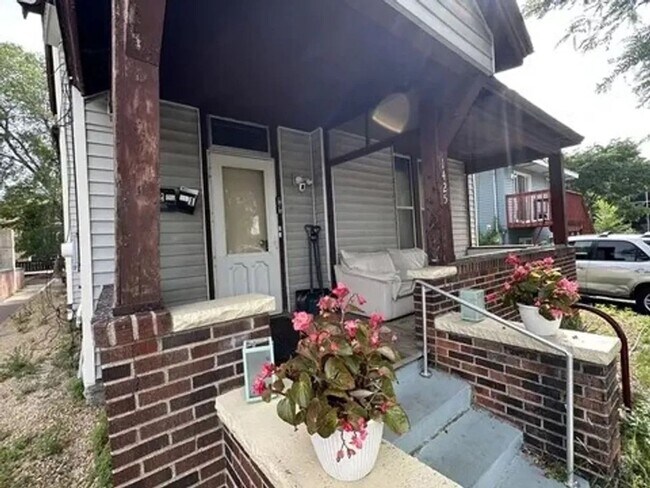 property at 1425 6th St SE