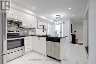 2 Bestview Crescent in Vaughan, ON - Building Photo - Building Photo