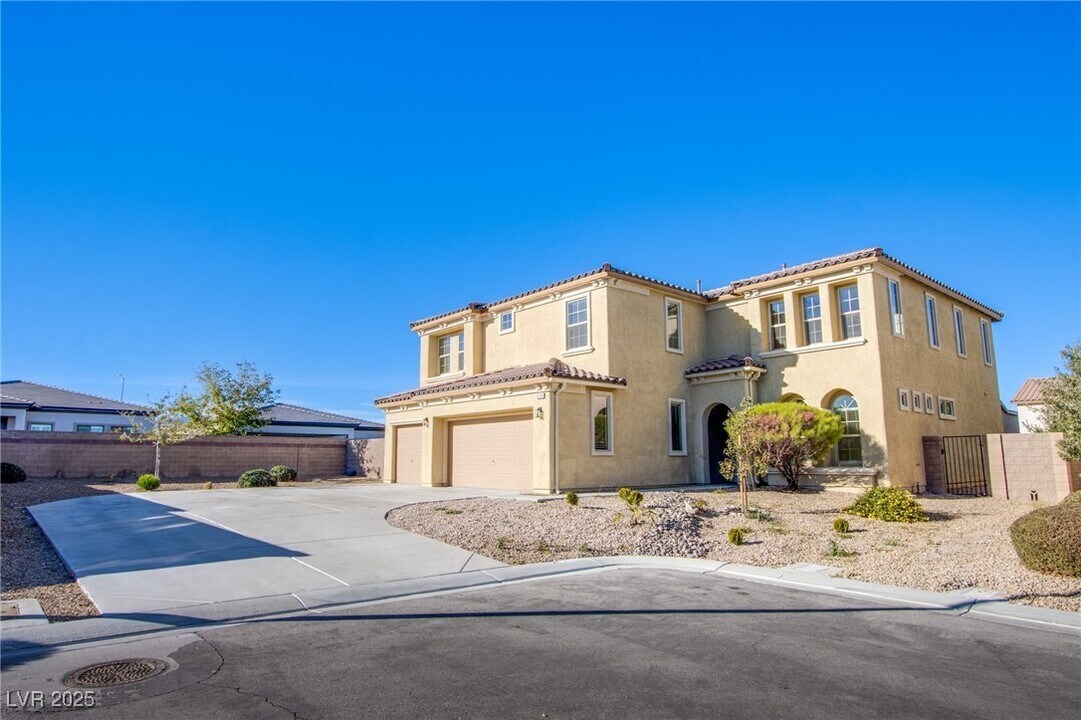 7230 Estonian Pl in Las Vegas, NV - Building Photo
