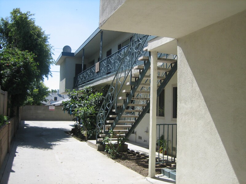 1022 Grover Ave in Glendale, CA - Building Photo