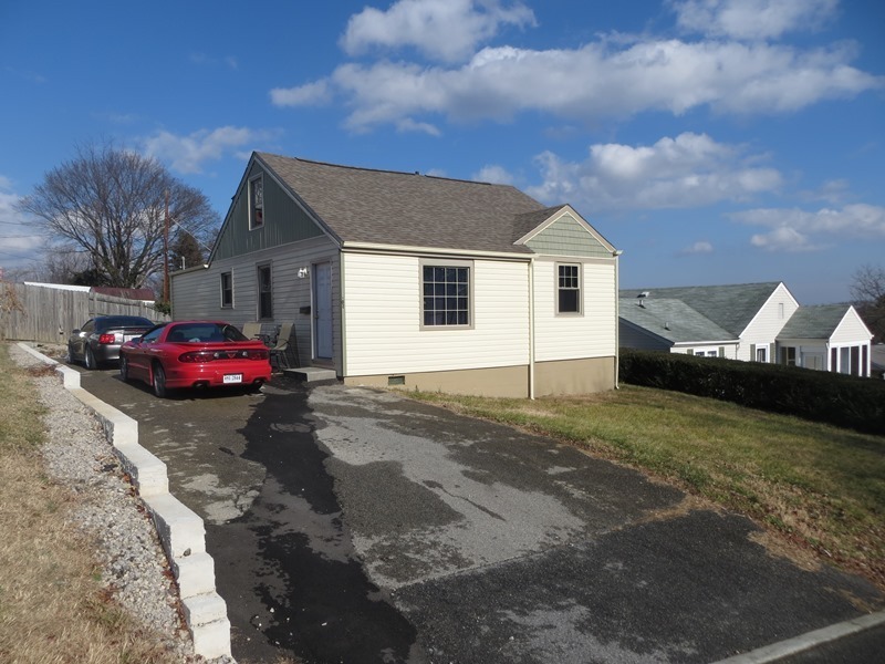 102 Polk St in Radford, VA - Building Photo