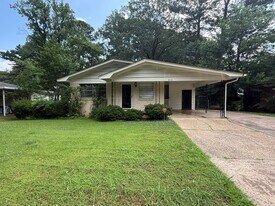 9115 Oak Grove Ln in Little Rock, AR - Building Photo