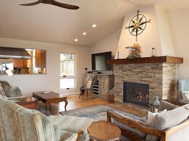 307 Bishop Ave in Pacific Grove, CA - Building Photo - Building Photo