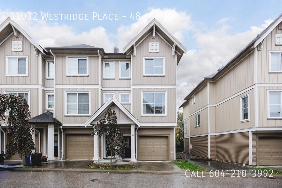 31032 Westridge Pl in Abbotsford, BC - Building Photo