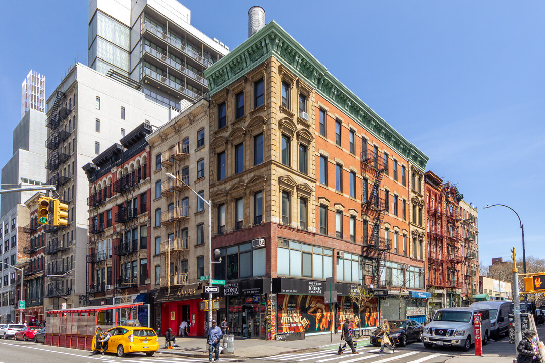 215 Bowery in New York, NY - Building Photo