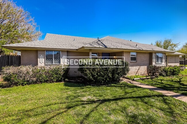 property at 2412 Crystal Dr