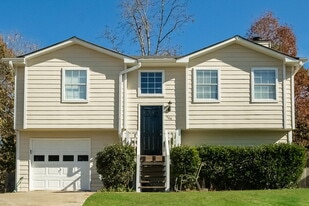 504 Cherokee Overlook Ct in Canton, GA - Building Photo