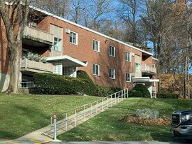 96 Lionel Ave, Unit F in Waltham, MA - Building Photo