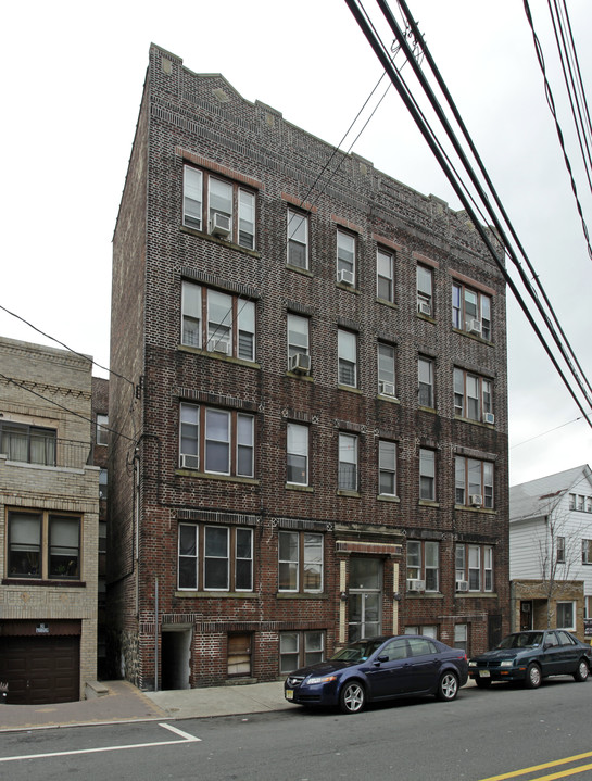 111-113 61st St in West New York, NJ - Building Photo