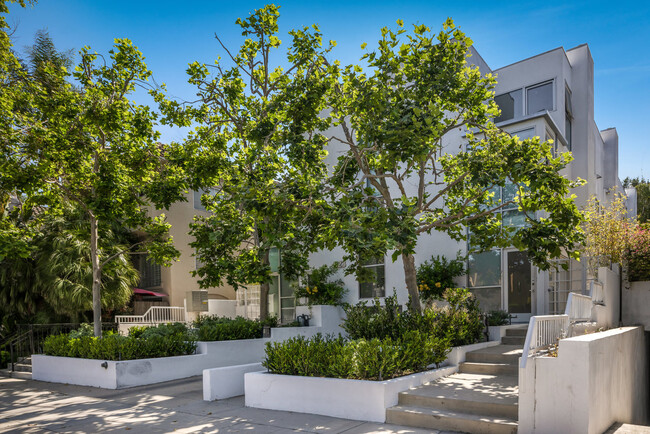 823 N Martel Ave, Unit 5 in Los Angeles, CA - Building Photo - Building Photo