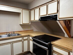 1828 Jackson Bluff Rd in Tallahassee, FL - Building Photo - Building Photo