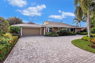 3271 SE Court Dr in Stuart, FL - Building Photo