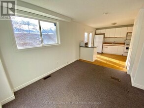 43 Walter Ave in Newmarket, ON - Building Photo - Building Photo