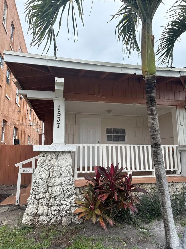 1545 NW 1st St in Miami, FL - Building Photo - Building Photo